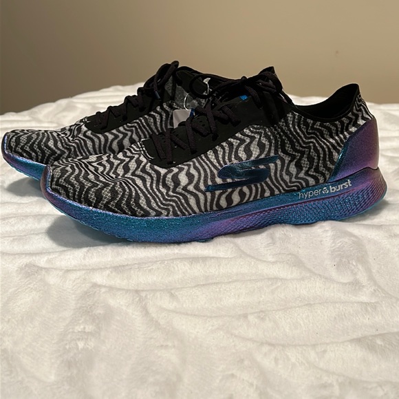 Skechers Zebra Performance Shoe - Picture 1 of 9